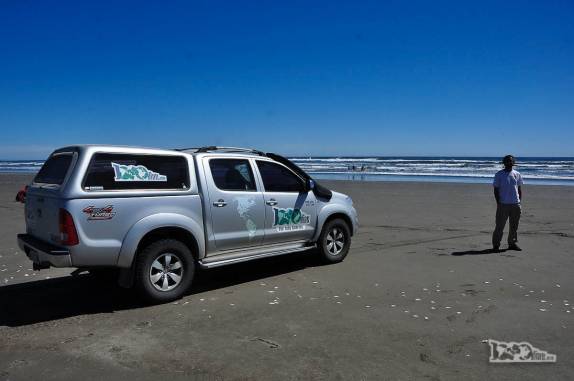 Com a Fiona, na praia do Oceano Pacífico, no Parque Nacional Chiloé, costa oeste central da ilha, sul do Chile